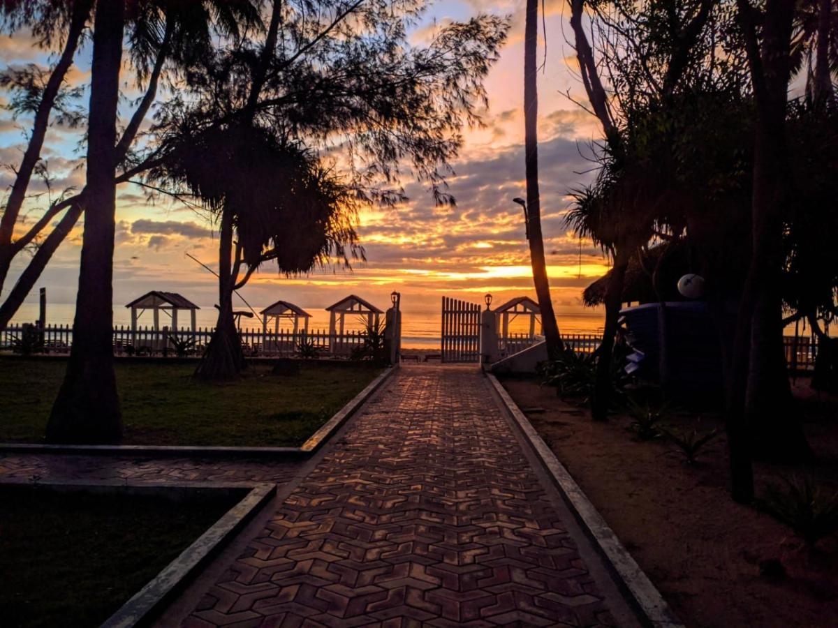 Blue Sand Beach Resort تريكونامالاي المظهر الخارجي الصورة