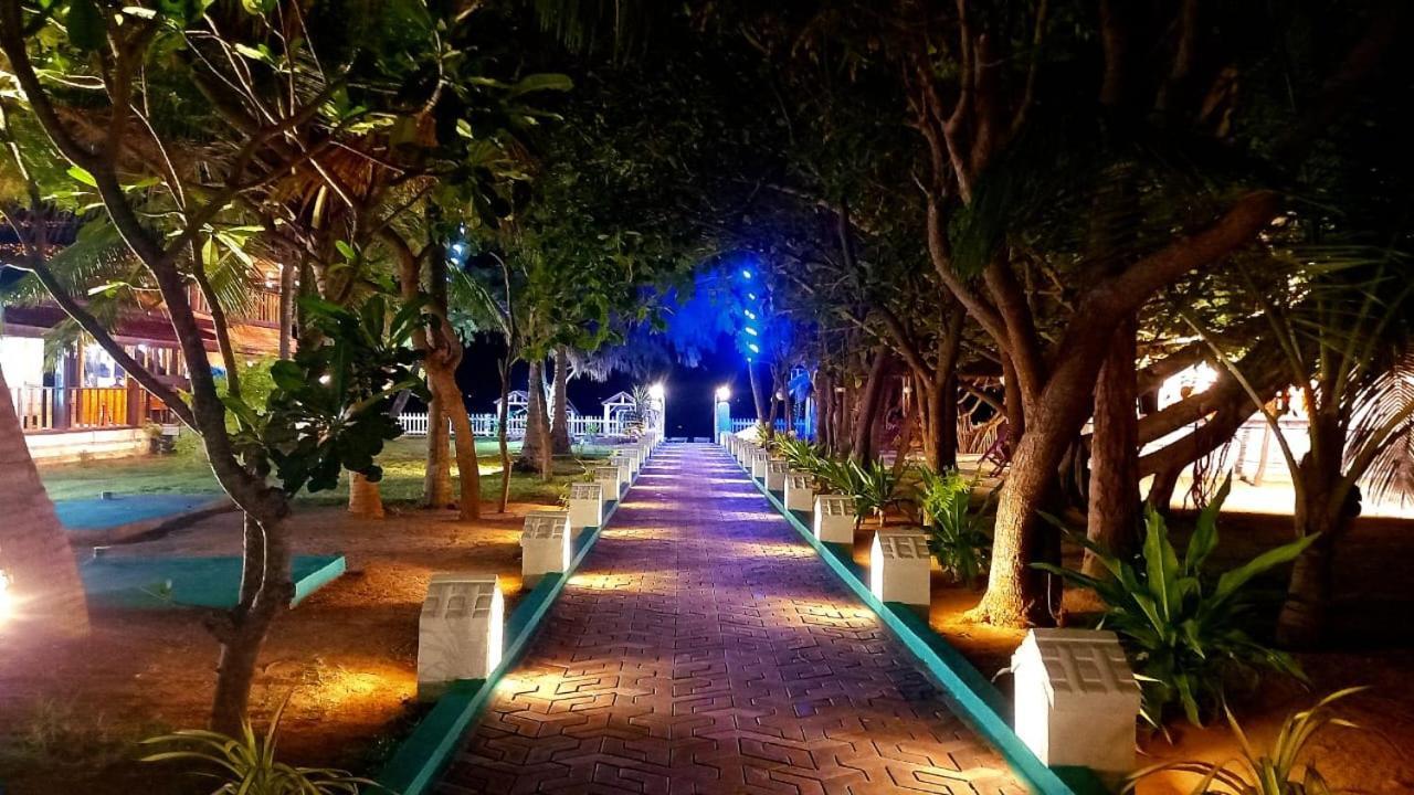 Blue Sand Beach Resort تريكونامالاي المظهر الخارجي الصورة